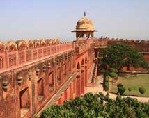 Hawa Mahal, Jaipur Travel Guide